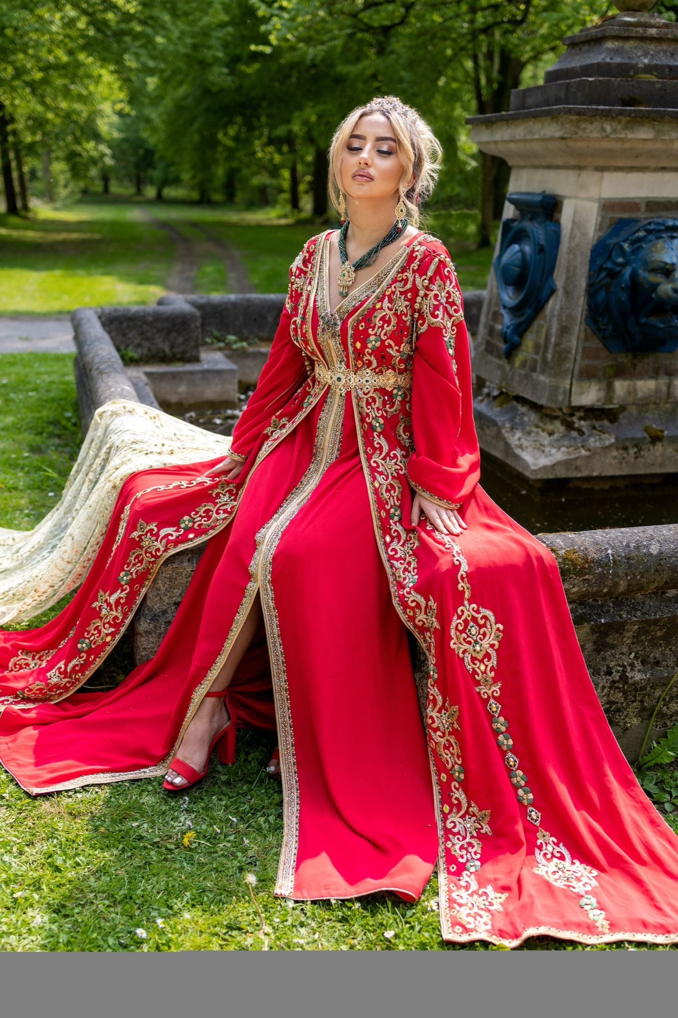 Tackchita Rouge royal avec vert émeraude