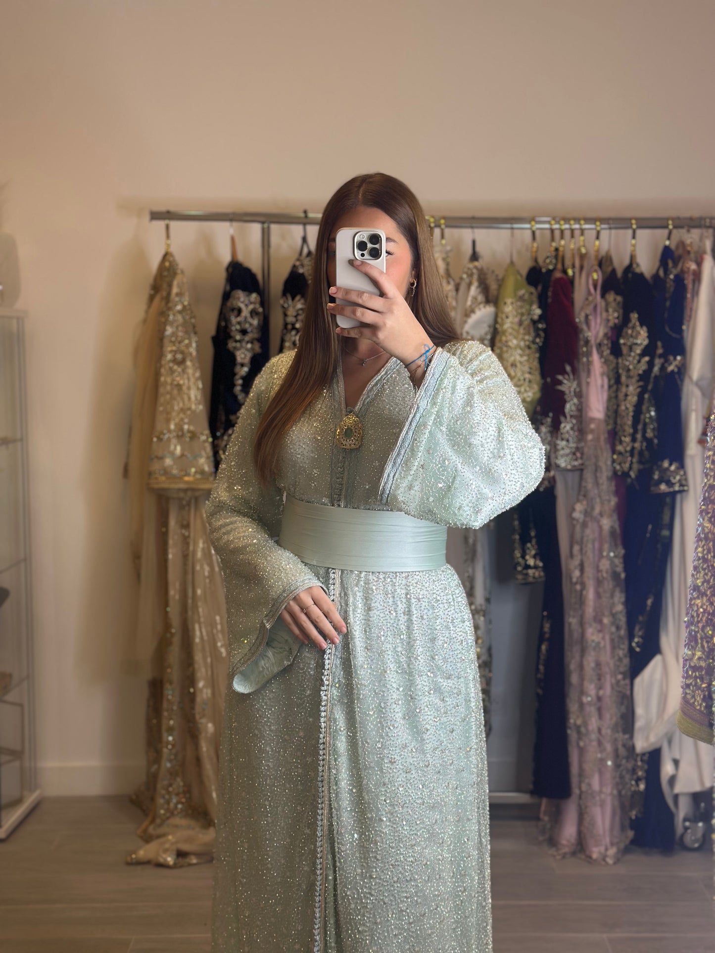 Caftan bleu satinée